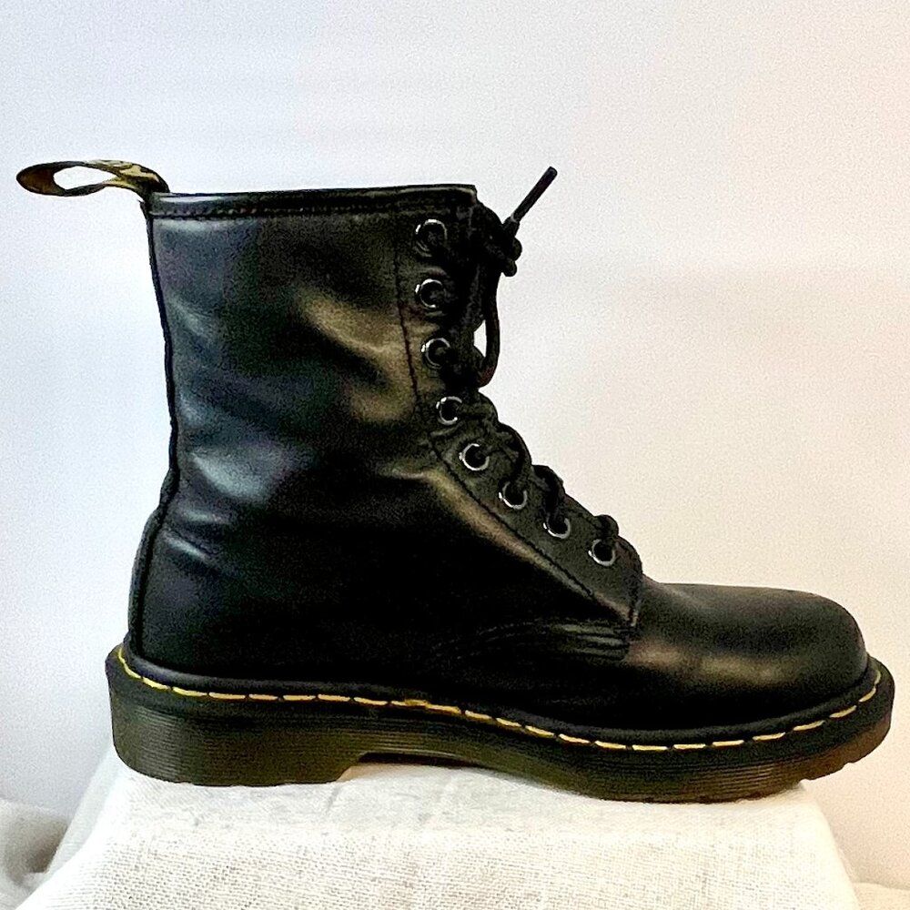 Dr. Martens 1460 Black Smooth Leather Combat Boots Iconic Yellow Stitch Size 8 - Picture 9 of 16